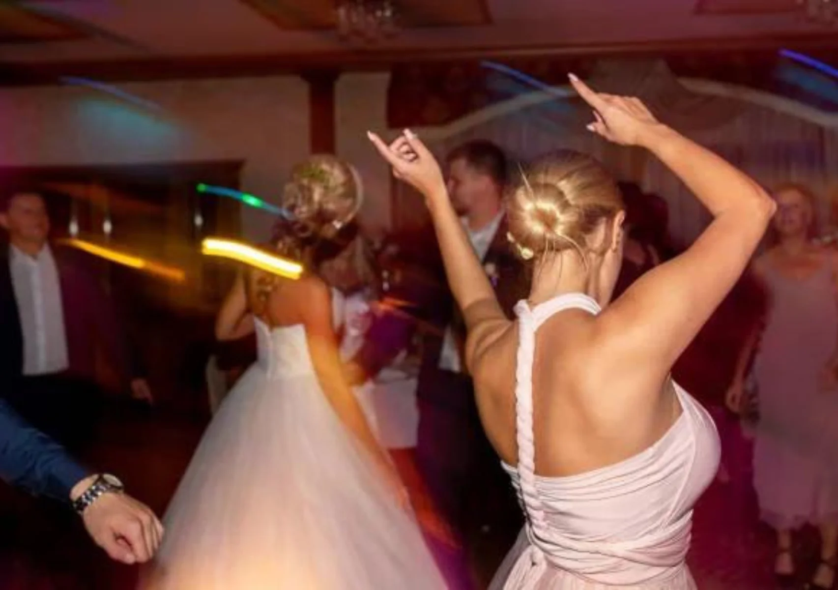 Airwaves Music Wedding DJs – Entertainment Idea Dance Airwaves Music Wedding DJs - Entertainment Idea Dance