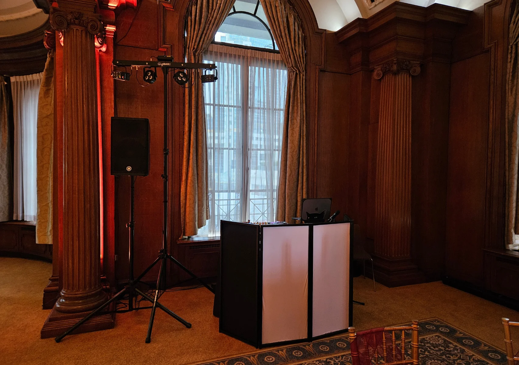 Airwaves Music DJ - Sound and Lighting
