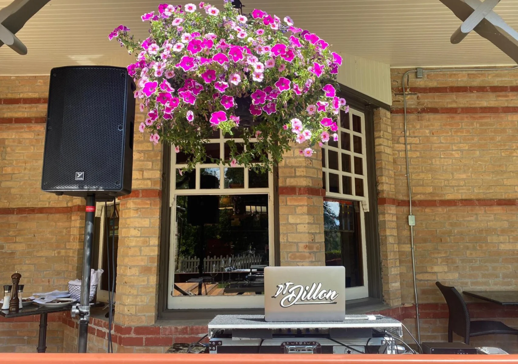 Airwaves Music DJs - Sound System Rental and Setup